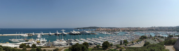 1920px_Antibes_Port_Vauban_01.jpg